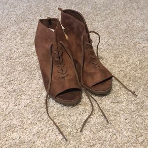 NWOT Gap Lace-up Open Toed Shoes
